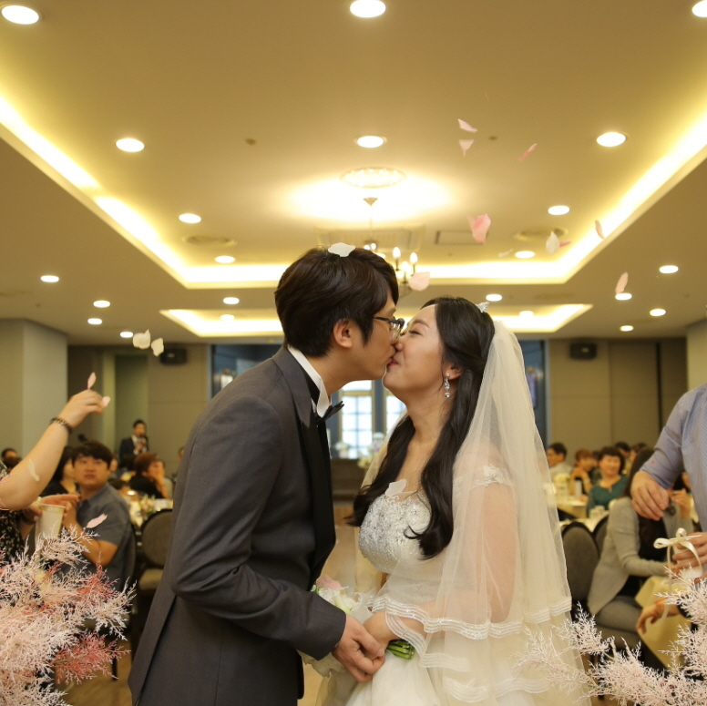 /user/s/simplewedding/editor/2405/2b5a02285303443d8033e239c2a623c9_1714887266_0963.jpg 이미지크게보기