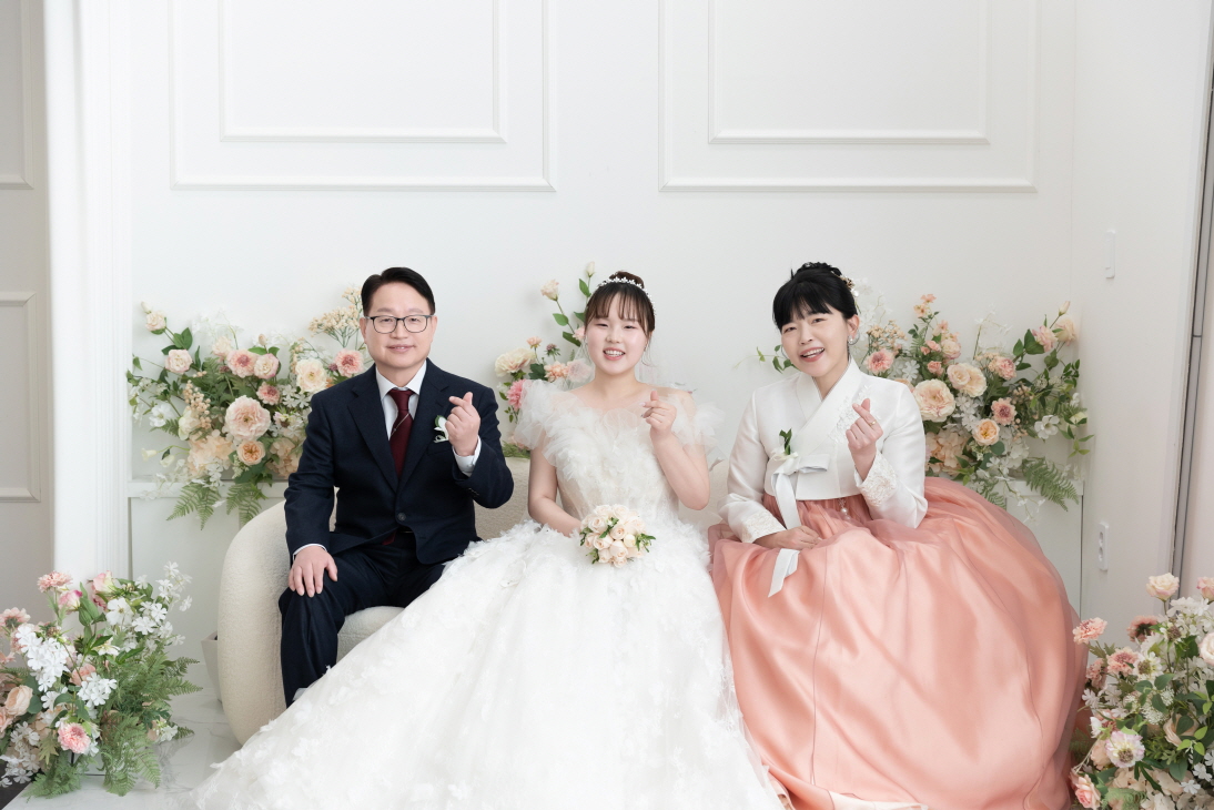 /user/s/simplewedding/editor/2506/3eaf427a7ad3ad5e6225428874538b7e_1749211353_136.JPG 이미지크게보기