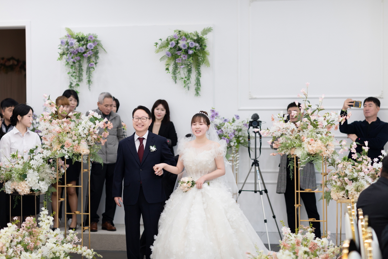 /user/s/simplewedding/editor/2506/3eaf427a7ad3ad5e6225428874538b7e_1749211353_364.JPG 이미지크게보기